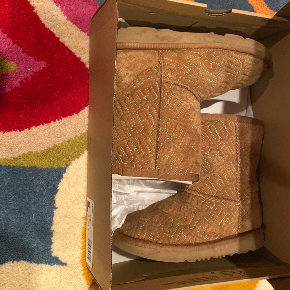 Girls size 1 Uggs